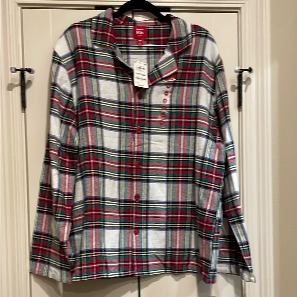 🔥NWT Red and Green Plaid Button-Up Shirt